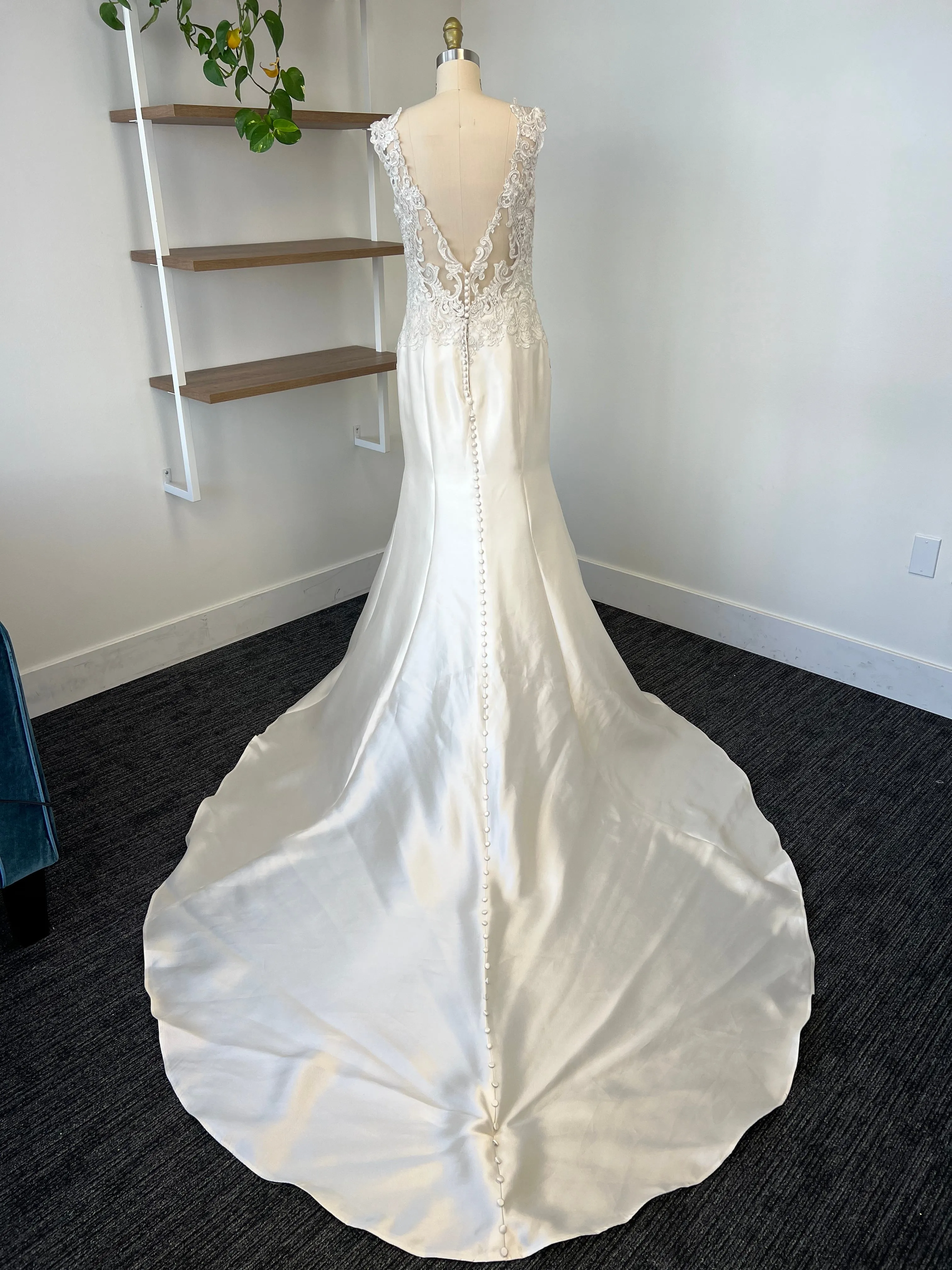 B / Maggie Sottero Elodie Size 12