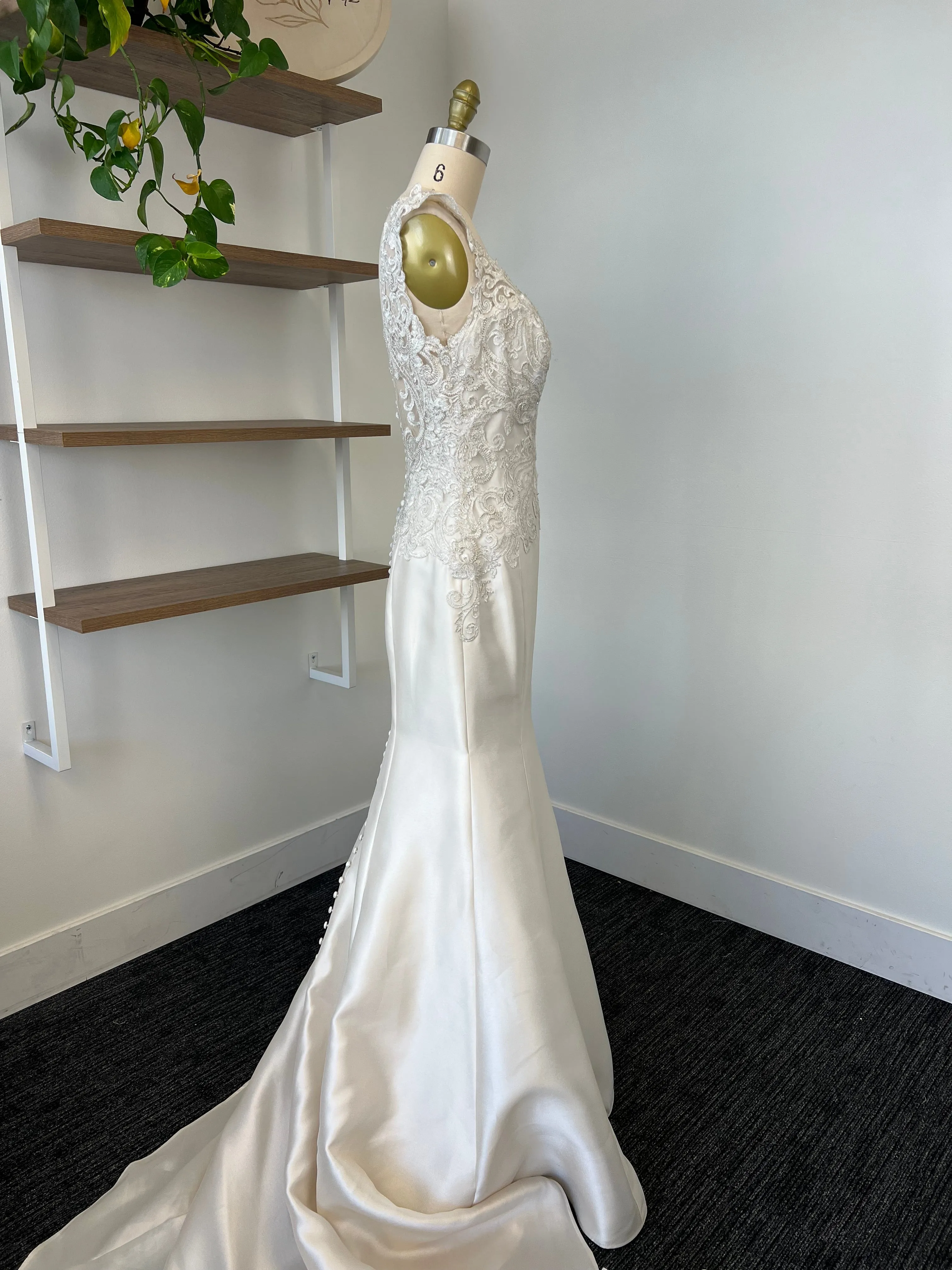 B / Maggie Sottero Elodie Size 12