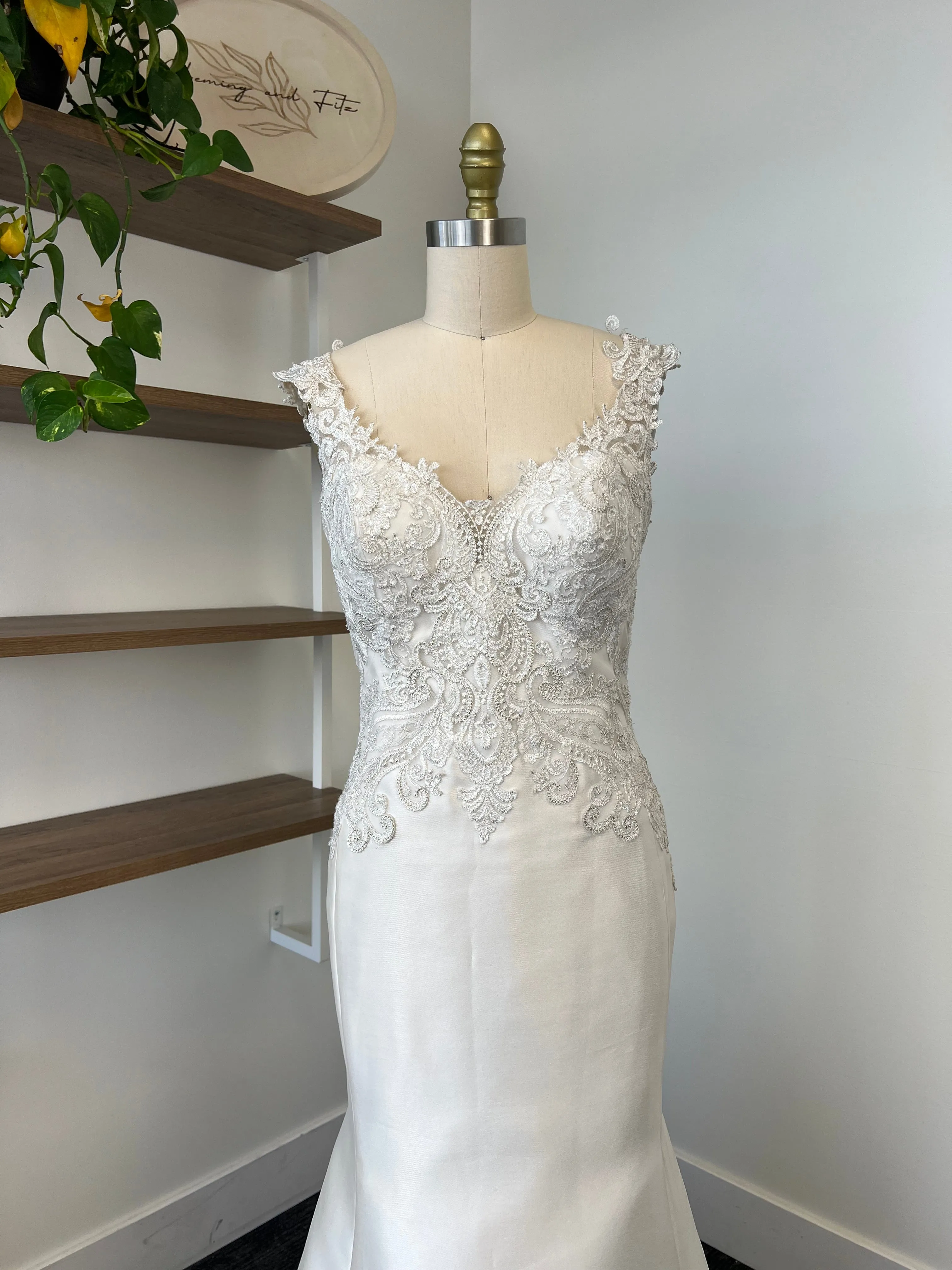 B / Maggie Sottero Elodie Size 12